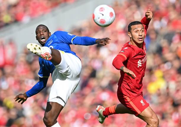 球争夺中的 球争夺中的